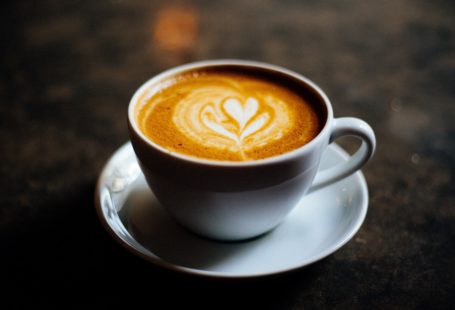 Kaffeetasse mit viel Herz in der Crema